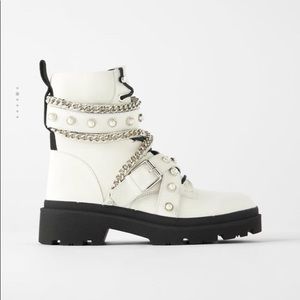 Cool Zara boots never worn